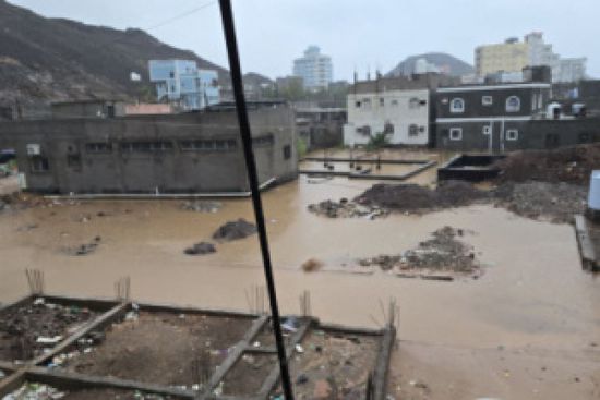 الانتقالي يؤكد دعمه لسلطة العاصمة عدن بمواجهة تداعيات السيول