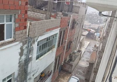 نشر عشرات الآليات في العاصمة عدن للتعامل مع آثار المنخفض الجوي