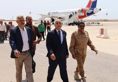 قيادات انتقالي حضرموت تستقبل فريق التوجيه بمطار الريان