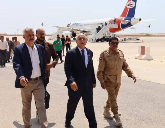 قيادات انتقالي حضرموت تستقبل فريق التوجيه بمطار الريان