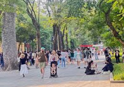 فيتنام ستجلي مئات الآلاف والصين تغلق مدينة سياحية