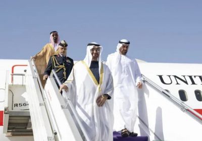 رئيس الإمارات يصل أنغولا