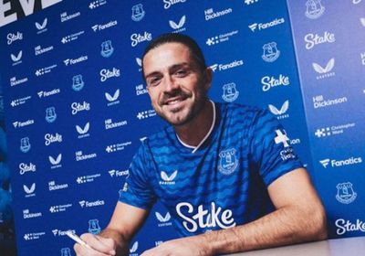 مويز سعيد بتألق جريليش في فوز إيفرتون على برايتون