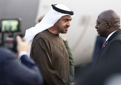 رئيس الإمارات يصل القصر الرئاسي في أنغولا.. وجواو لورينسو في مقدمة مستقبليه