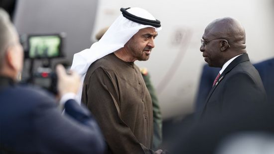 رئيس الإمارات يصل القصر الرئاسي في أنغولا.. وجواو لورينسو في مقدمة مستقبليه
