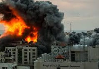 غارات إسرائيلية مكثفة على مخيم النصيرات