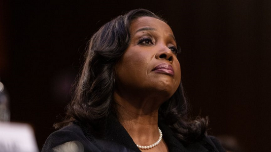 كوك بعد إقالتها من ترامب: لا يملك السلطة ولن أستقيل