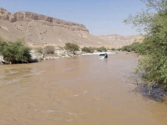 غريق في حريضة وانقلاب شاحنة بثمود جراء السيول