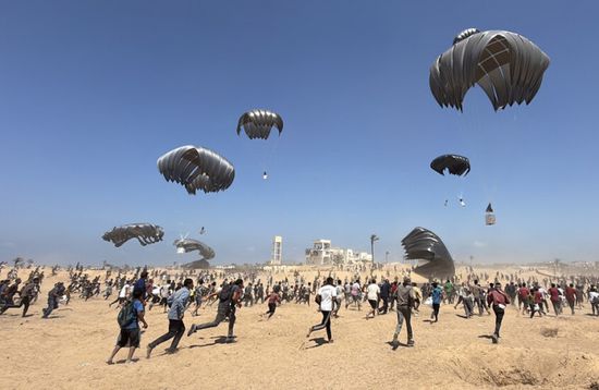 اليونيسيف تؤكد: المساعدات الإنسانية إلى غزة مجرد حيلة دعائية