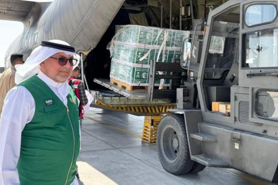 لإغاثة أهالي غزة.. طائرة المساعدات السعودية الـ59 تصل العريش