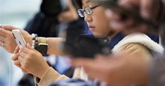 مدينة يابانية تدرس تحديد استخدام الهواتف الذكية بساعتين يوميًا