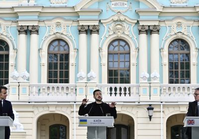 الكرملين يشيد بالجهود الأمريكية ويبدي رفضه لمقترحات أوروبية