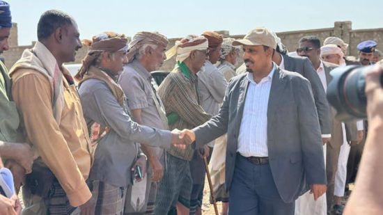 بن ماضي يطلع على الأوضاع في دوعن بعد السيول