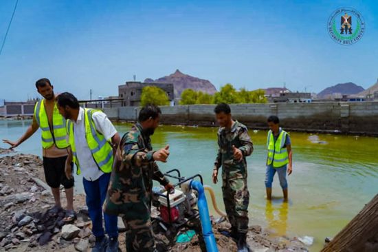 الحزام الأمني يساهم في إغاثة ضحايا السيول بالبريقة