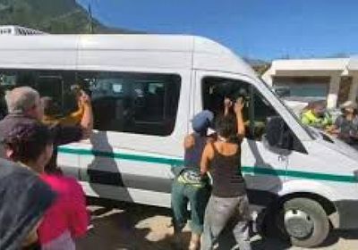    متظاهرون يرشقون الرئيس الأرجنتيني بالحجارة والزجاجات