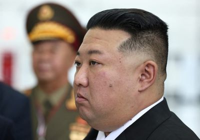 زعيم كوريا الشمالية يتفقد وحدات قنص بقاعدة تدريبية