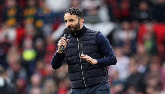 أموريم مدرب يونايتد يعتذر للجماهير بعد الهزيمة في جريمسبي