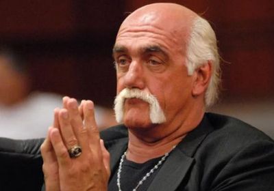 أرملة هالك هوجان تدرس مقاضاة الفريق الطبي بعد وفاته المفاجئة