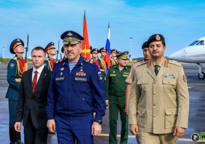 لتعزيز التعاون العسكري.. خالد حفتر يبدأ زيارة رسمية إلى روسيا