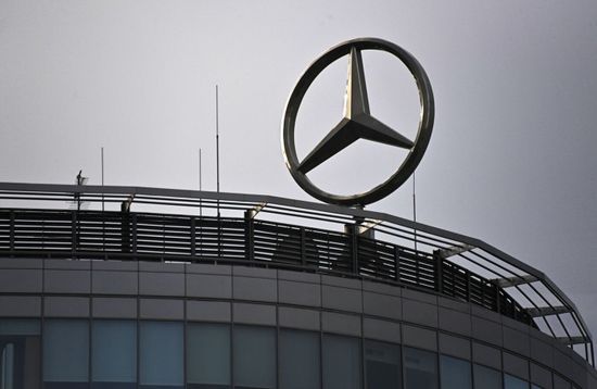 "مرسيدس" تبيع حصتها في "نيسان" بعد شراكة 14 عامًا