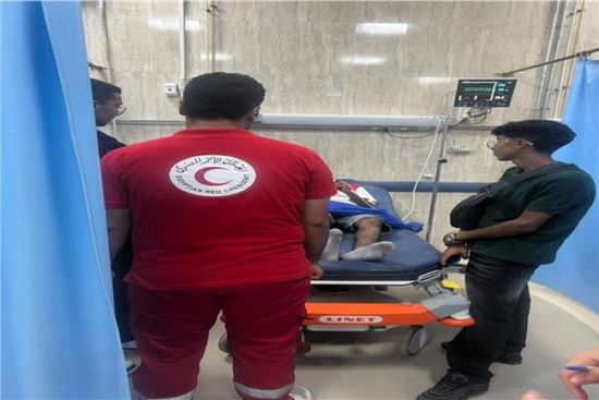 الهلال الأحمر يقدم الإسعافات الأولية لمصابي حادث قطار مطروح