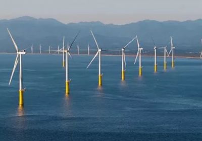 اليابان تقترح تمديد عقود مزارع الرياح البحرية لـ40 عامًا