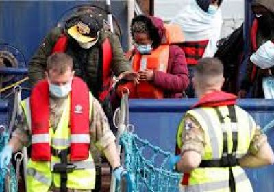 رئيس أساقفة ينتقد سياسيا بريطانيا بسبب خطط الترحيل الجماعي للاجئين