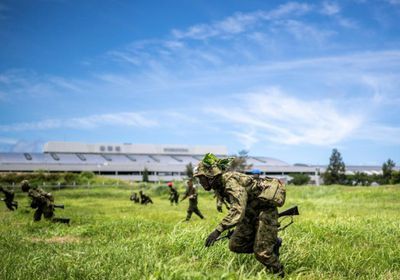 اليابان تسعى إلى تعزيز جيشها للتصدي للطموحات الصينية