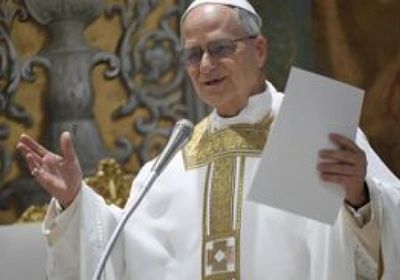 بابا الفاتيكان يدعو إلى وقف وباء الأسلحة