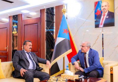 الكثيري يطلع على مشاريع تطوير مطار العاصمة عدن