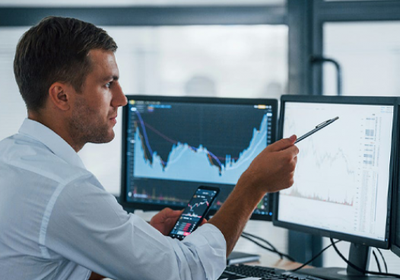 المستثمرون يتجهون لصناديق التحوط في أوروبا وآسيا