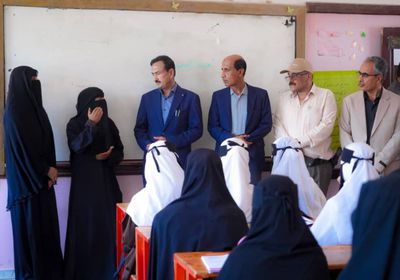 محافظ شبوة يدشن العام الدراسي الجديد ويثمن انضباط الإدارات المدرسية