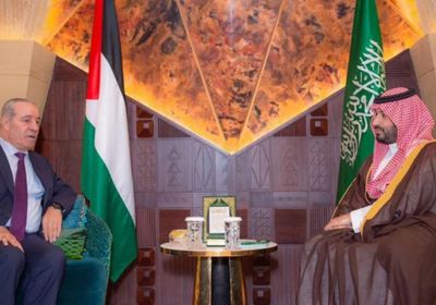 ولي العهد السعودي وحسين الشيخ يناقشان تطورات القضية الفلسطينية