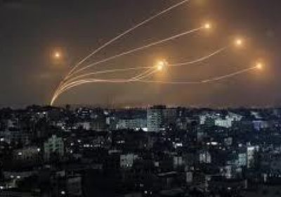 جيش الاحتلال يلقي قنابل إنارة على حي الشيخ رضوان