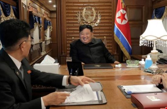 كيم جونغ أون يعبر إلى الصين لحضور احتفالات ذكرى الحرب العالمية الثانية