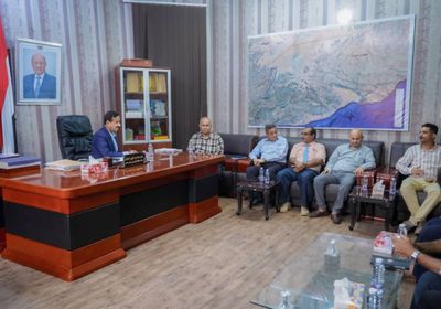 محافظ شبوة يتابع ترتيبات إعادة تشغيل مطار عتق الدولي