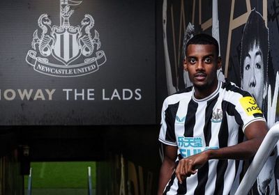 إيساك يبدي امتنانه لنيوكاسل رغم الوداع الفاتر