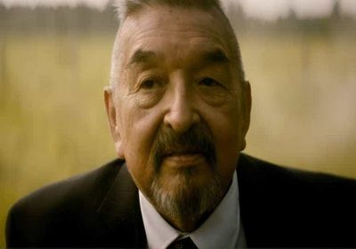 وفاة الممثل جراهام جرين نجم فيلم الرقص مع الذئاب