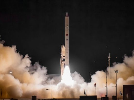 إسرائيل تطلق أحدث أقمارها الصناعية للتجسس إلى الفضاء