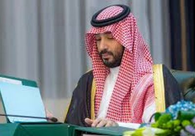 ولي العهد السعودي يستعرض هاتفيًا مع ماكرون أحداث المنطقة