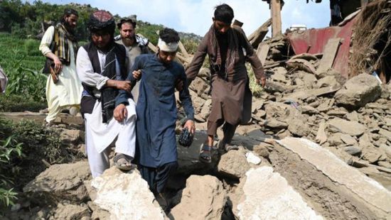 أفغانستان تنزل قوات خاصة جوا لإنقاذ الناجين من الزلازل