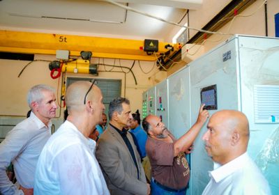 محافظ عدن يطلق مشروع محطة ضخ الصرف الصحي في خور مكسر