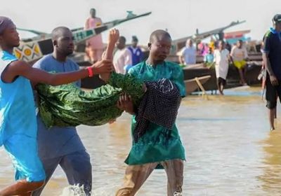 مأساة في نيجيريا.. غرق قارب جنائزي يودي بحياة 29 شخصًا بينهم أطفال