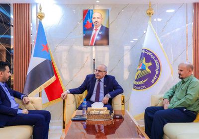 الكثيري يطلع على أعمال مؤسسة الطرق في العاصمة عدن