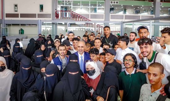 المنح الدراسية وعناية الرئيس الزُيبدي.. صناعة للأمل وتأسيس لجيل يقود التنمية