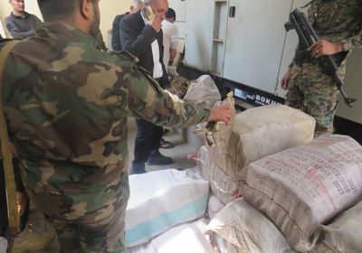 كانت بطريقها للحوثي.. نيابة عدن تعلن إتلاف 657 كيلو كوكايين