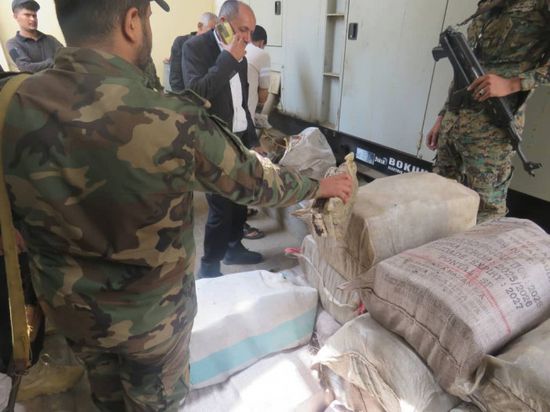 كانت بطريقها للحوثي.. نيابة عدن تعلن إتلاف 657 كيلو كوكايين