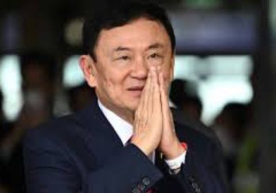 رئيس وزراء تايلاند الأسبق تاكسين شيناواترا يغادر البلاد بعد اضطرابات