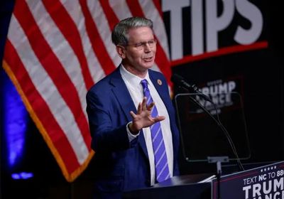 وزير الخزانة الأمريكي يدافع عن ترامب وينتقد الفيدرالي