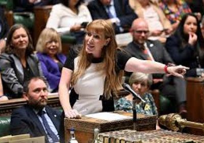 استقالة نائبة رئيس الوزراء البريطاني من منصبها